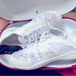 NWT Nfinity Cheer Shoes